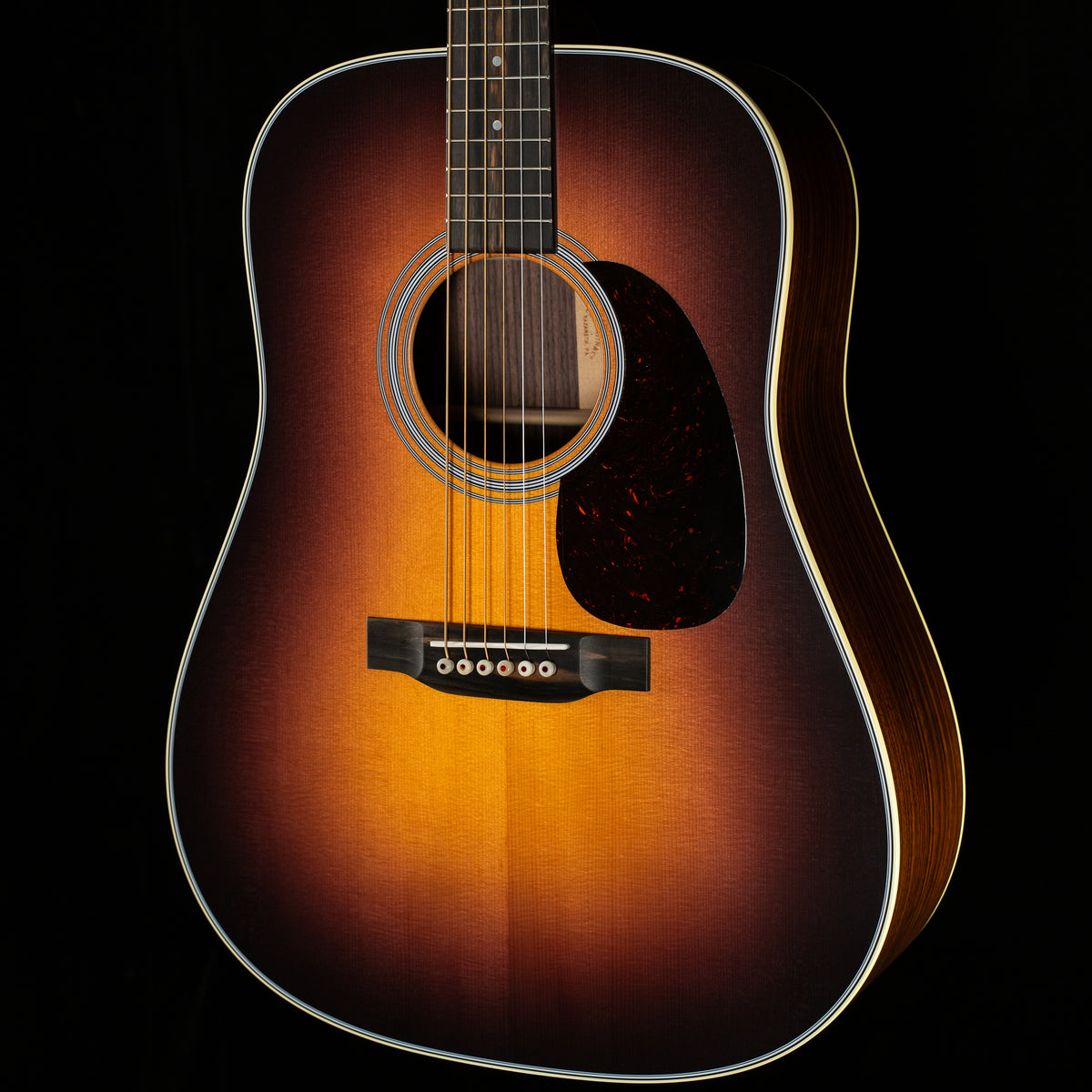 Martin D-28 Sunburst Satin (939)