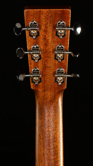 Martin Custom Shop Willcutt Exclusive 00 18 Style Adirondack/Quilted Mahogany (915)
