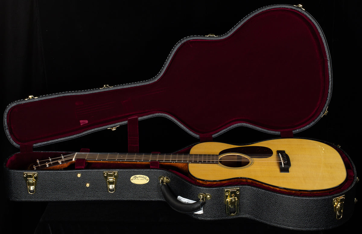 Martin Custom Shop Willcutt Exclusive 00 18 Style Adirondack/Quilted Mahogany (915)
