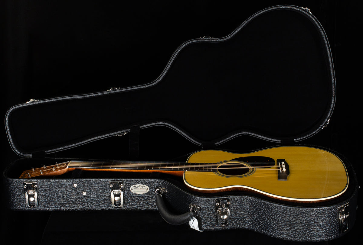 Martin Custom Shop Willcutt Exclusive OM 28 Style Carpathian Spruce/Exceptional Broad Figure Koa (695)
