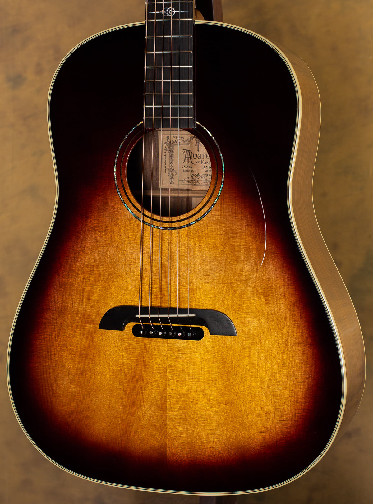 Alvarez DYMR70SB Yairi Masterworks Slope Shoulder Dreadnought Sunburst