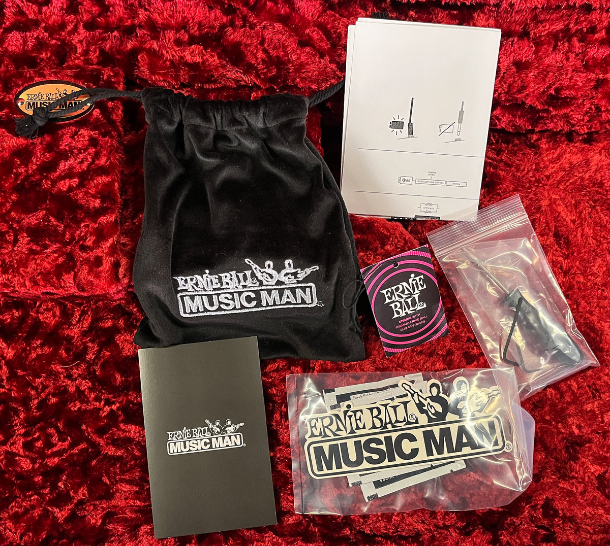 Ernie Ball Music Man Retro 70s StingRay 4 Bass White  (052)