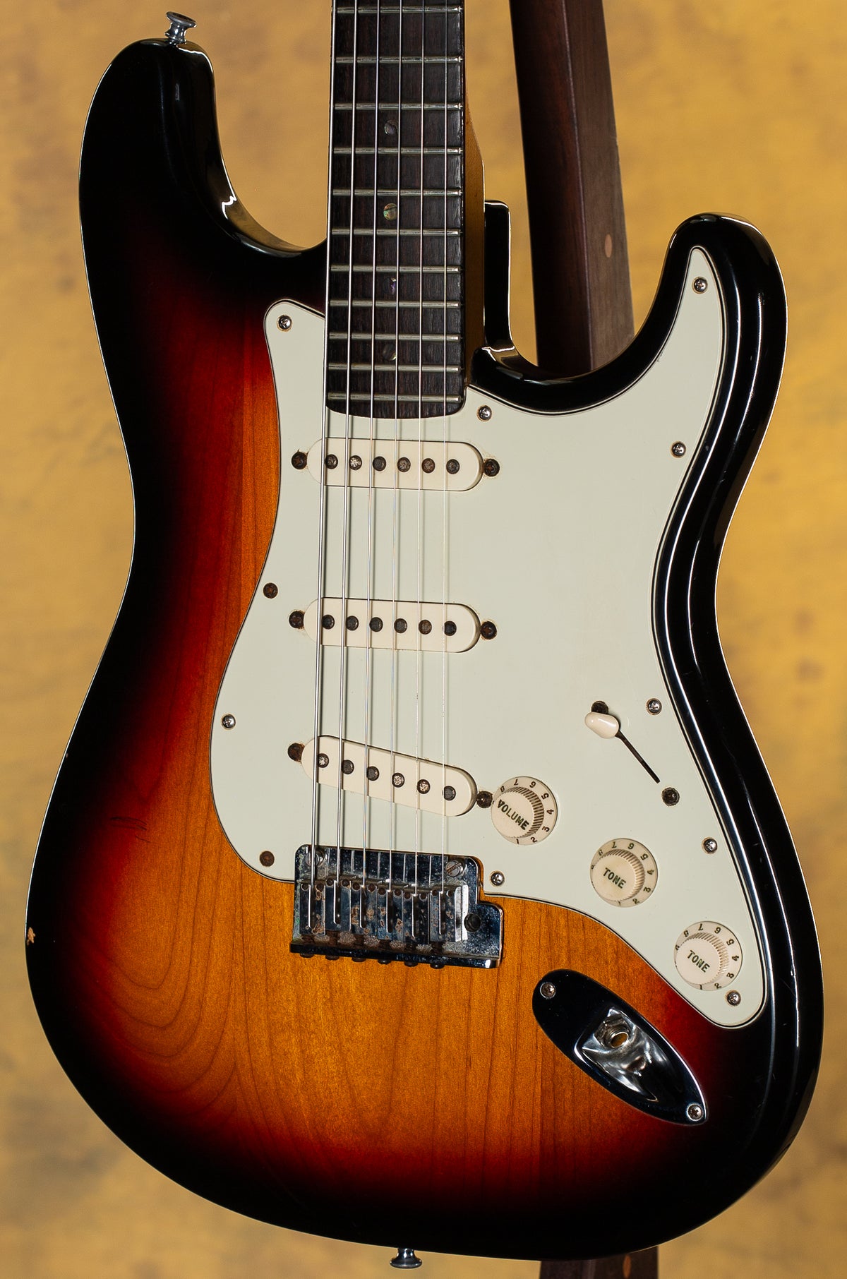 1998 Fender American Deluxe Stratocaster 3 Tone Sunburst