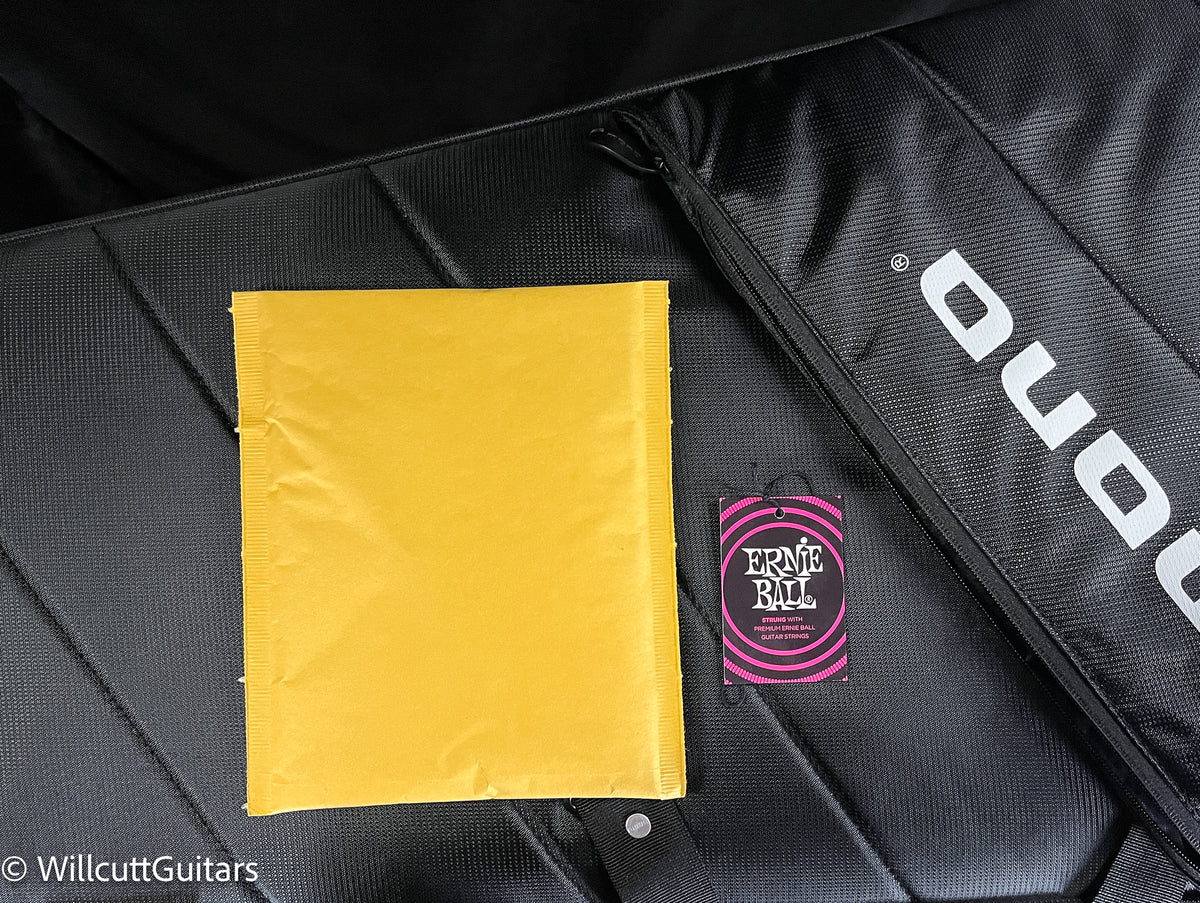 Ernie Ball Music Man Luke L4 SSS Trem Diesel Blue (632)