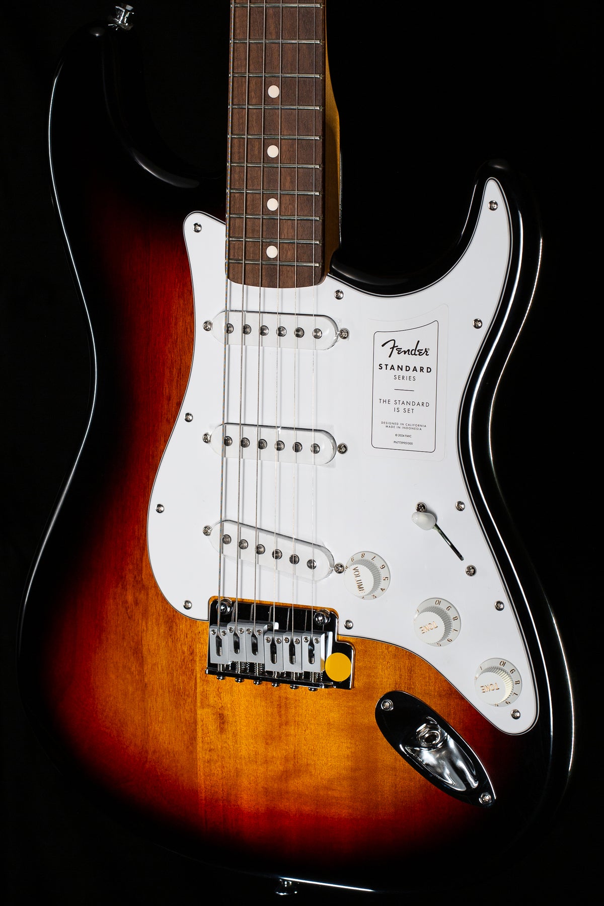 Fender Standard Stratocaster Laurel Fingerboard White Pickguard 3-Color Sunburst (487)