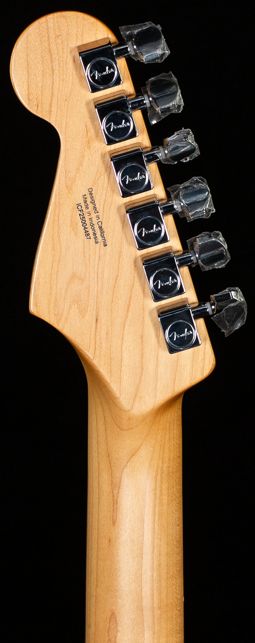 Fender Standard Stratocaster Laurel Fingerboard White Pickguard 3-Color Sunburst (487)