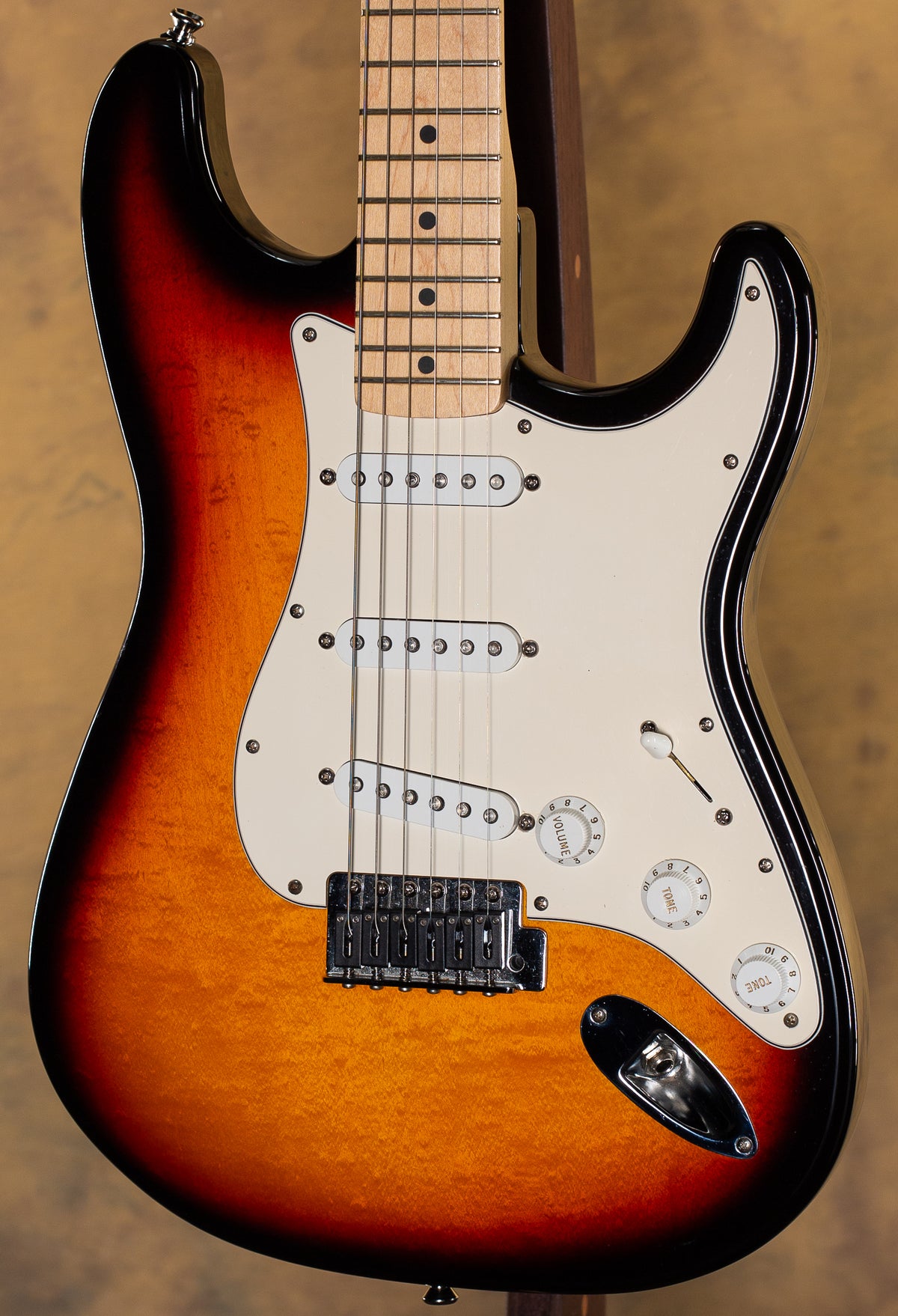1999 Fender Standard Stratocaster Maple Sunburst