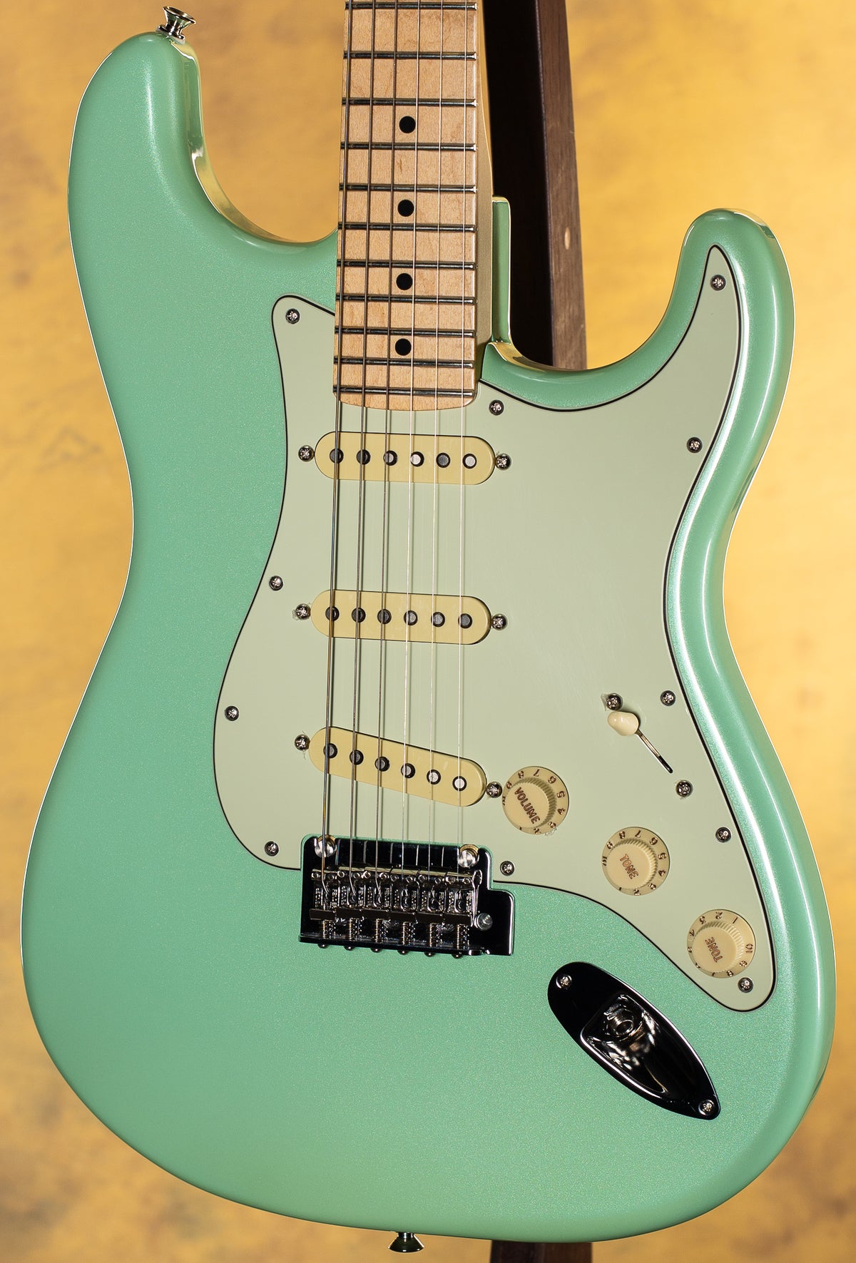 2021 Fender LTD Players Stratocaster Surf Pearl Maple