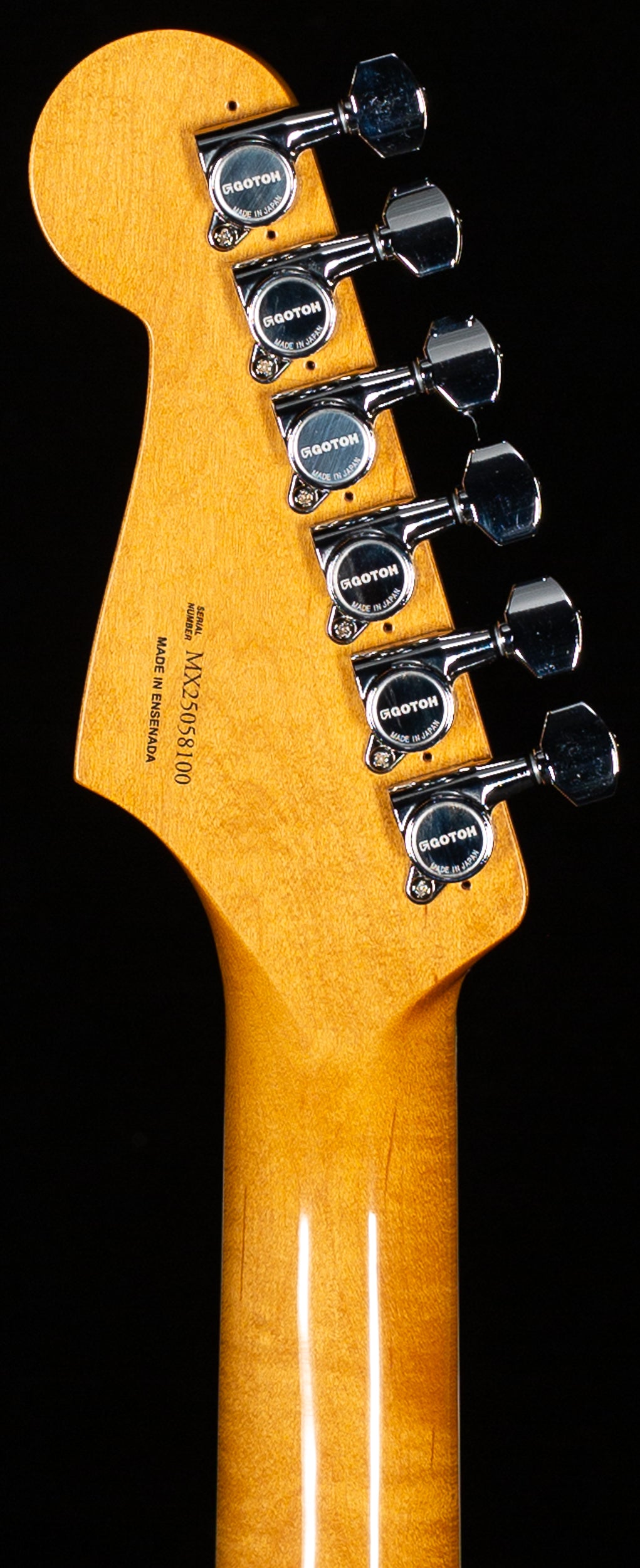 Fender Kurt Cobain Jaguar Rosewood Fingerboard 3-Color Sunburst (100)