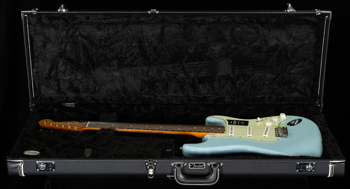 Fender Limited Edition Vintera II Road Worn &#39;60s Stratocaster Rosewood Fingerboard Sonic Blue (764)