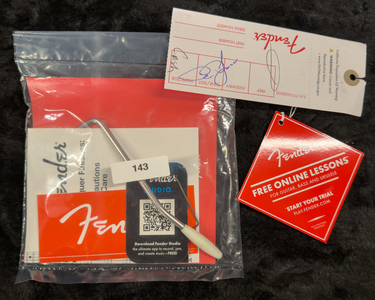 Fender Vintera II Road Worn &#39;60s Stratocaster Maple Fingerboard Black (160)