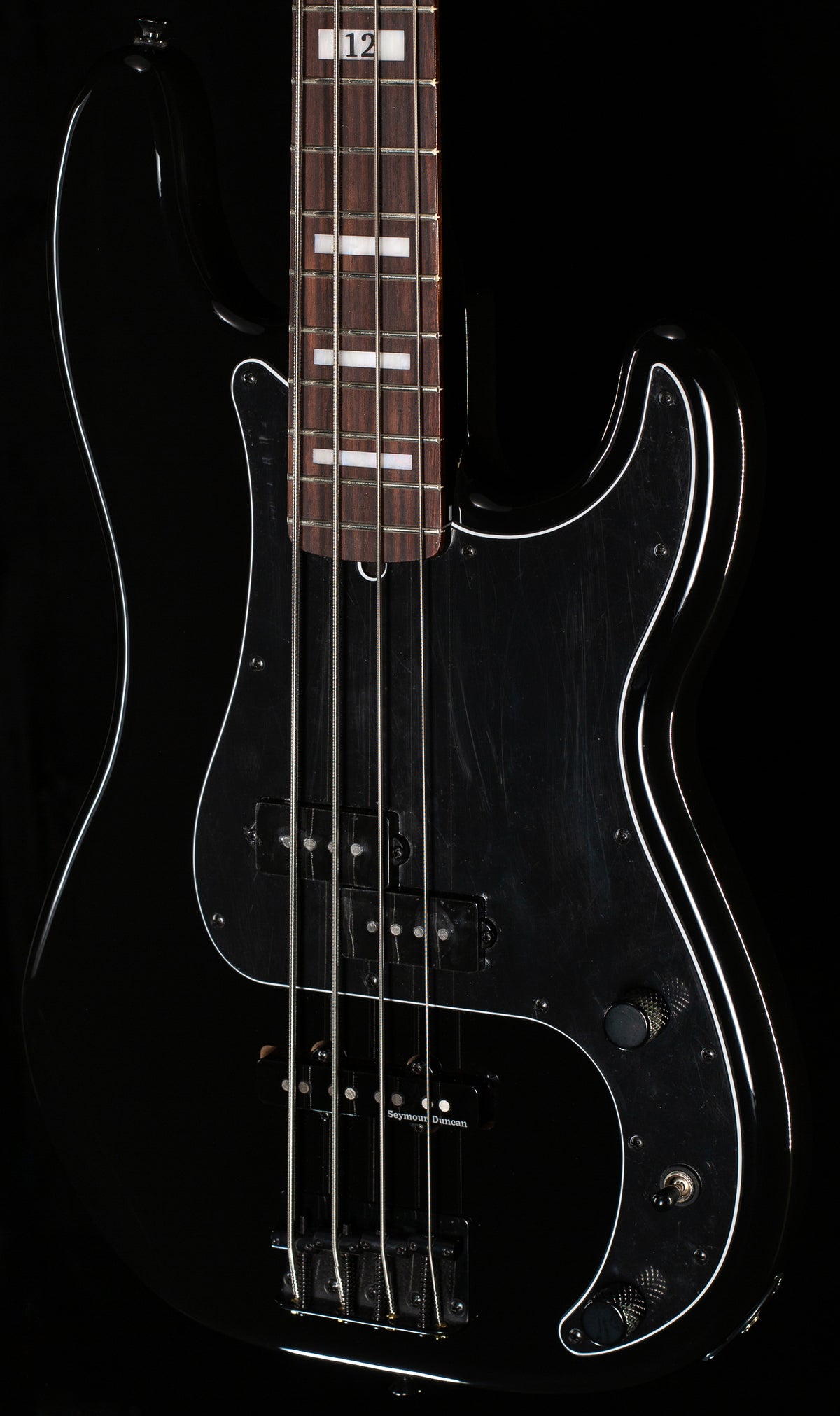 Fender Duff McKagan Deluxe Precision Bass Rosewood Fingerboard Black (504)