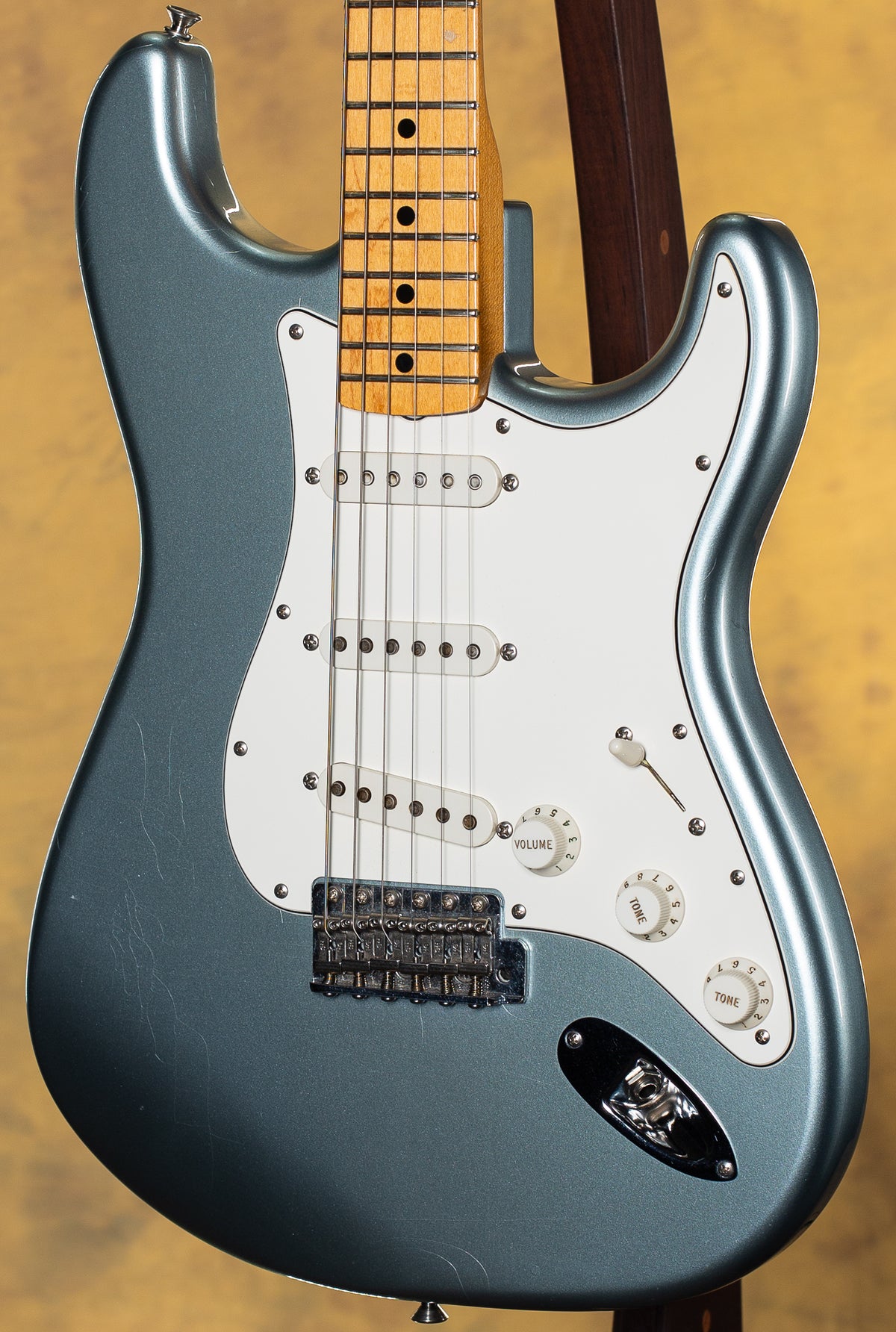 2005 Fender Custom Shop LTD 1966 Stratocaster Closet Classic Firemist Silver