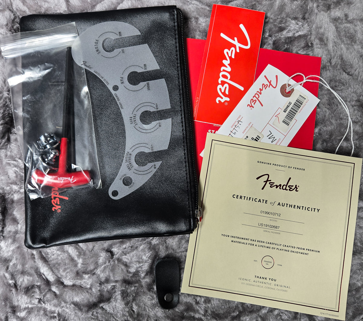 Fender American Ultra Precision Bass Rosewood Fingerboard Ultraburst New Old Stock Damaged Case