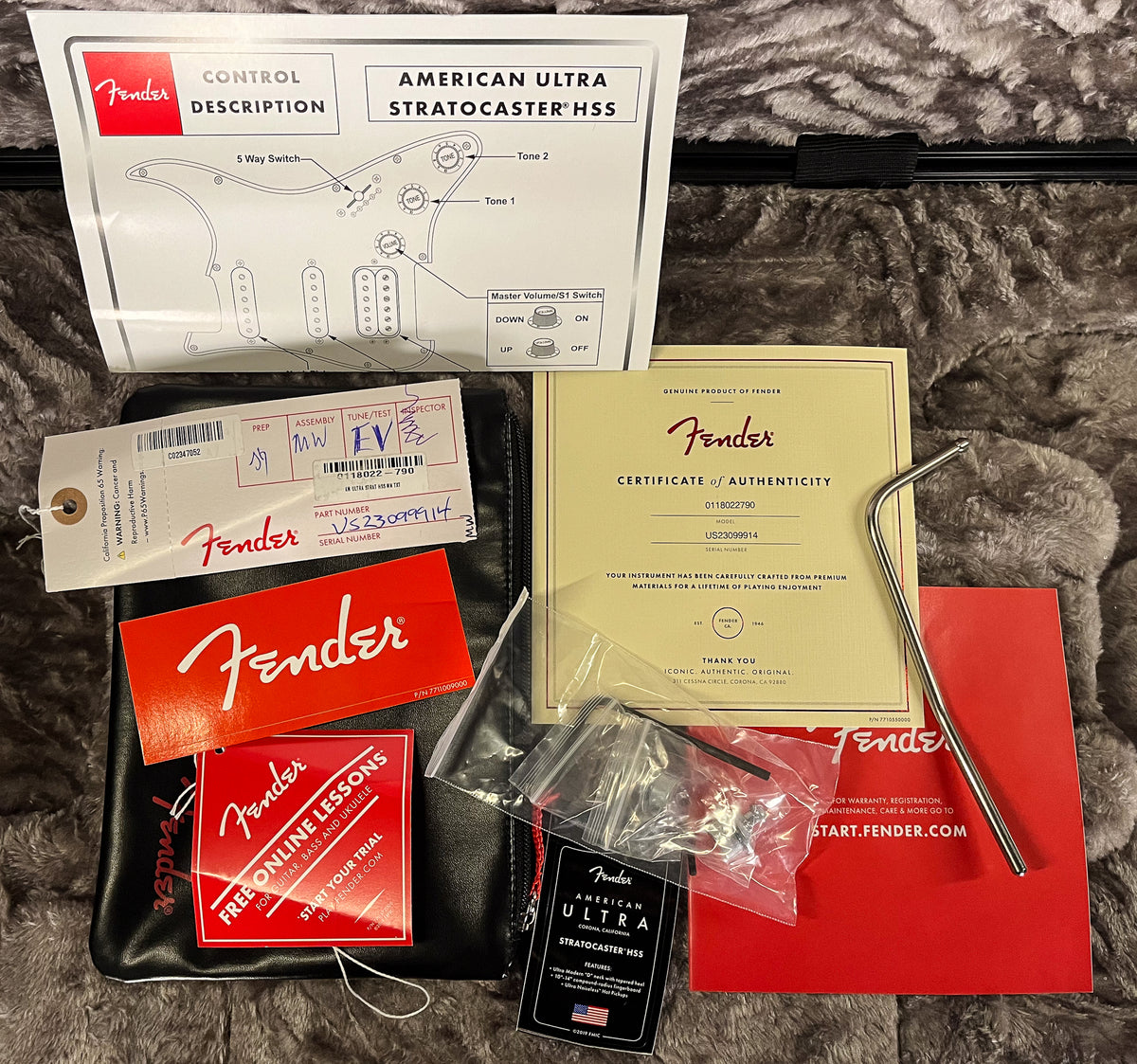 Fender American Ultra Stratocaster HSS Maple Fingerboard Texas Tea (914)