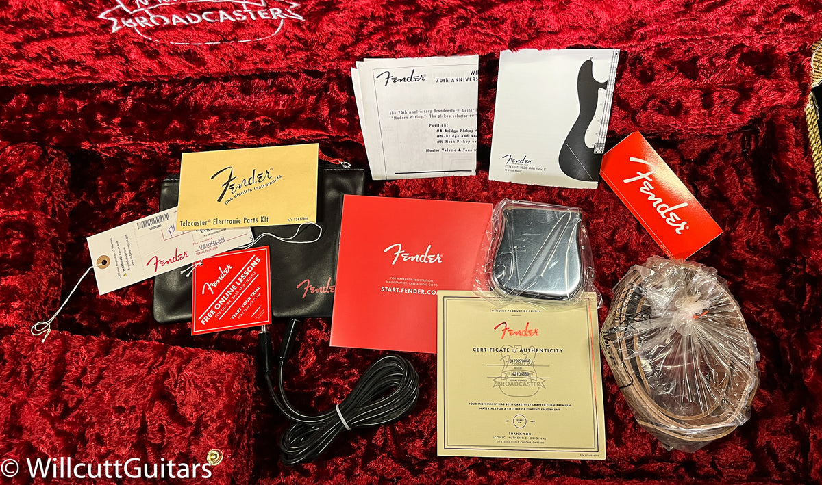 Fender 70th Anniversary Broadcaster Maple Fingerboard Blackguard Blonde (689)