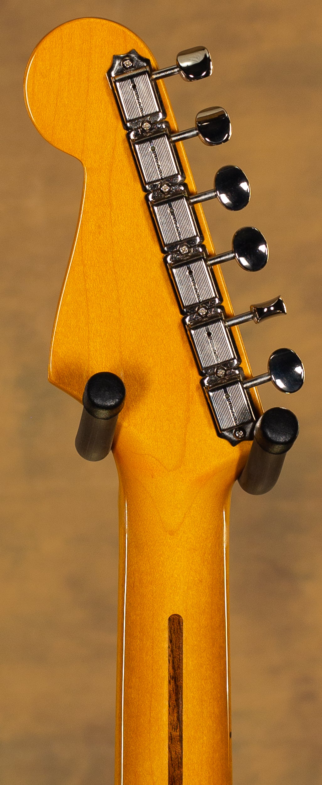 2022 Fender American Vintage II 1957 Stratocaster Maple Fingerboard 2-Color Sunburst