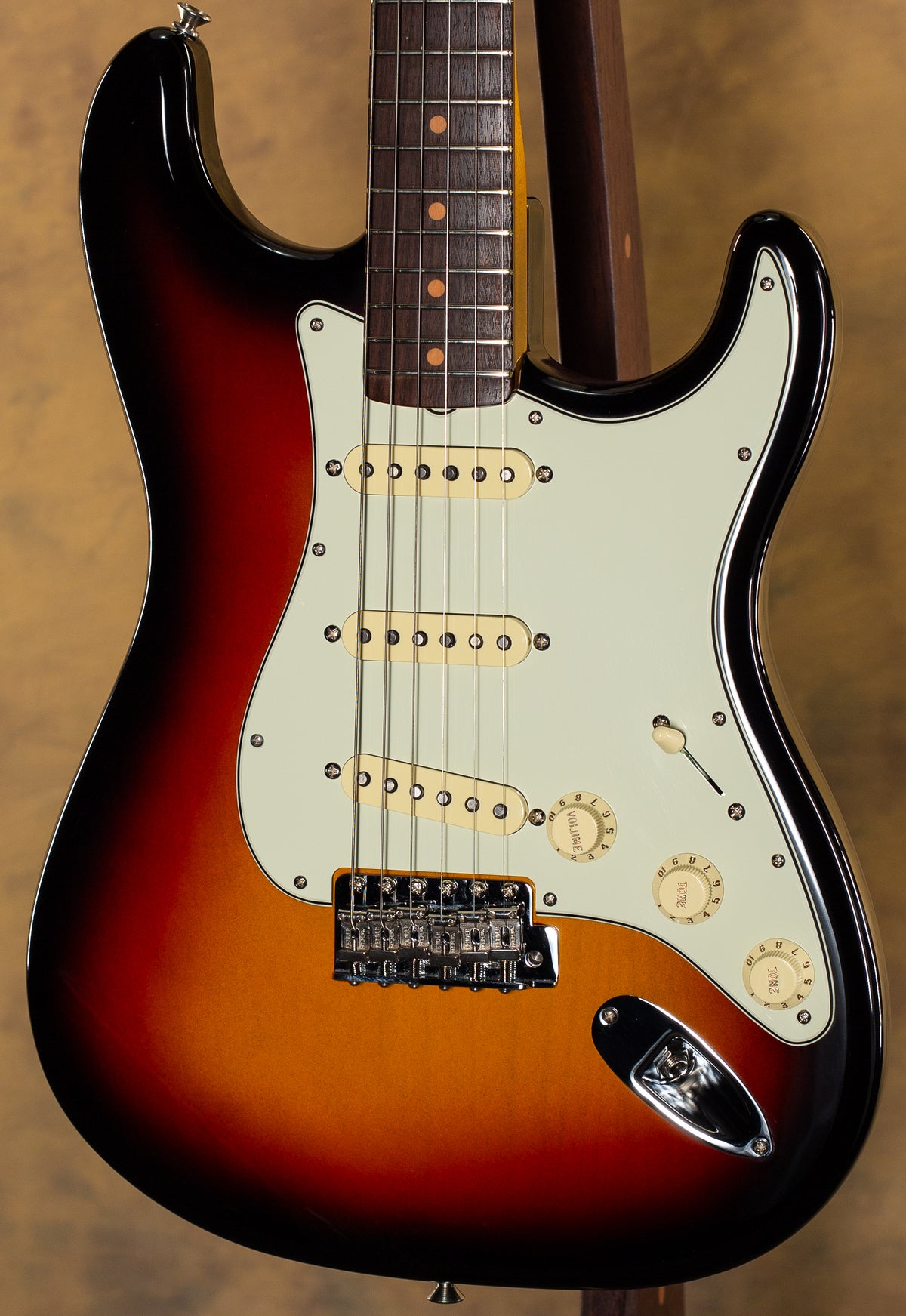 2023 Fender American Vintage II 1961 Stratocaster Rosewood Fingerboard 3-Color Sunburst
