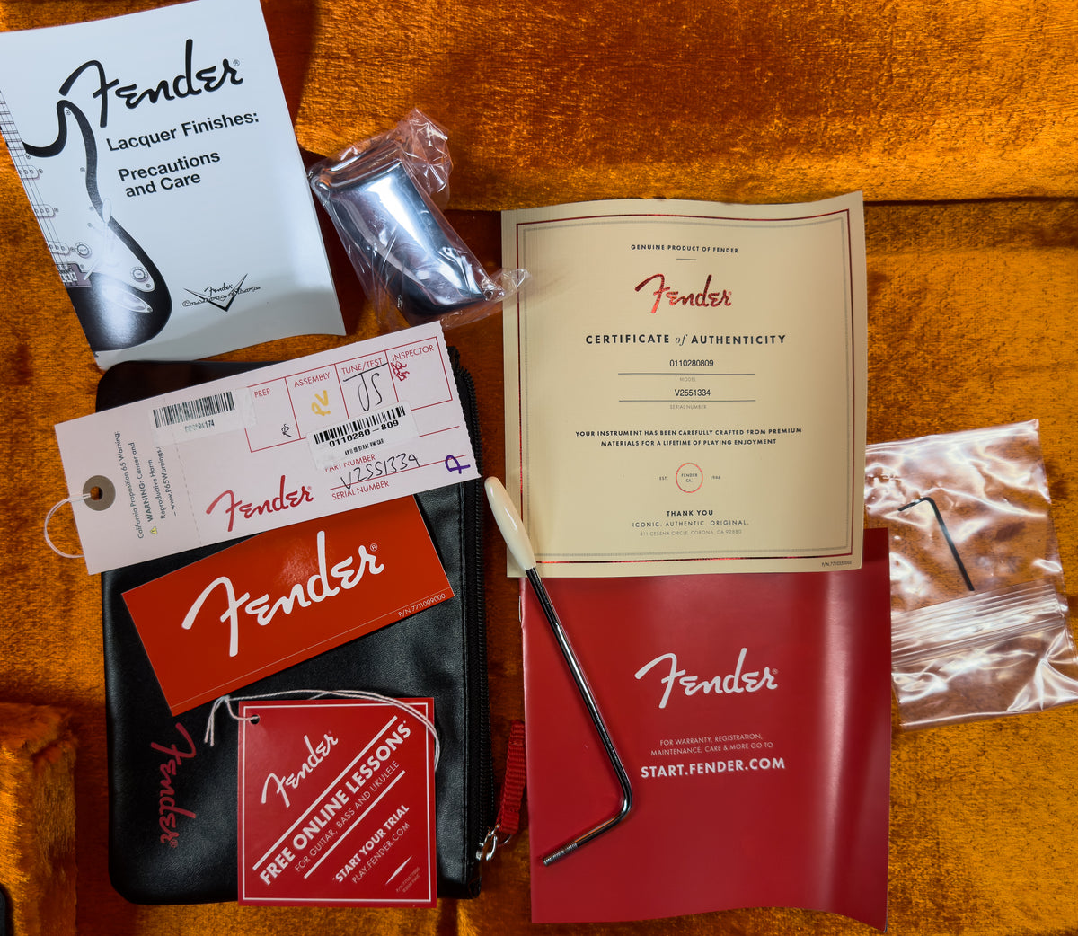 Fender American Vintage II 1965 Stratocaster Round-Lam Rosewood Fingerboard Candy Apple Red (334)