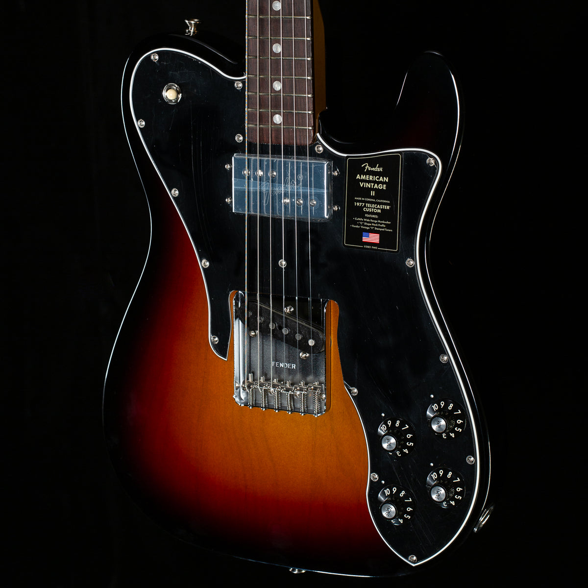Fender American Vintage II 1977 Telecaster Custom Rosewood Fingerboard 3-Color Sunburst (657)