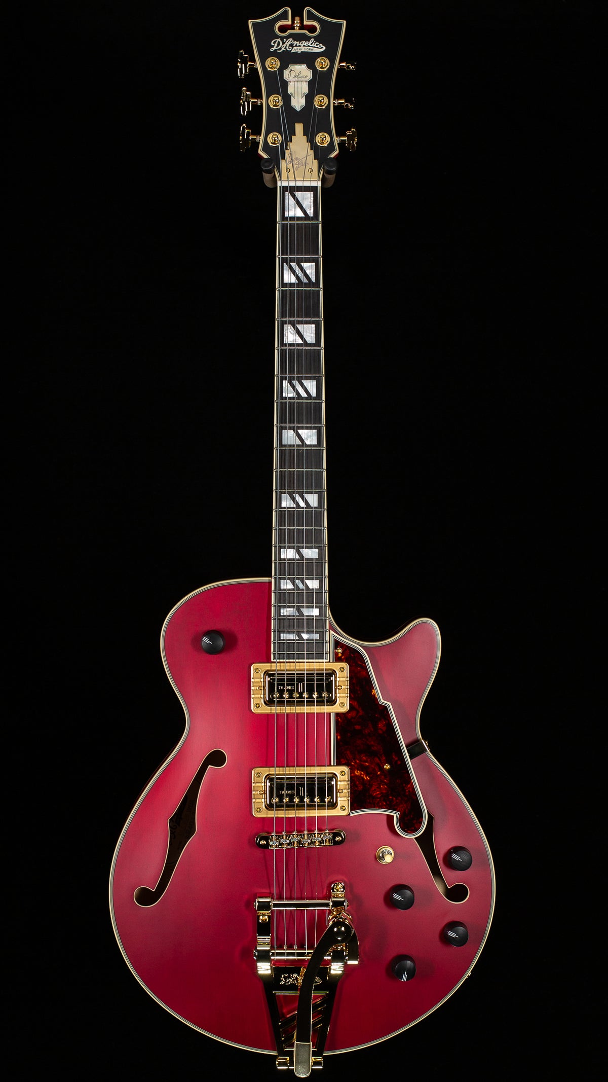 D&#39;Angelico Deluxe Bobby Weir 3 Satin Trans Wine (368)