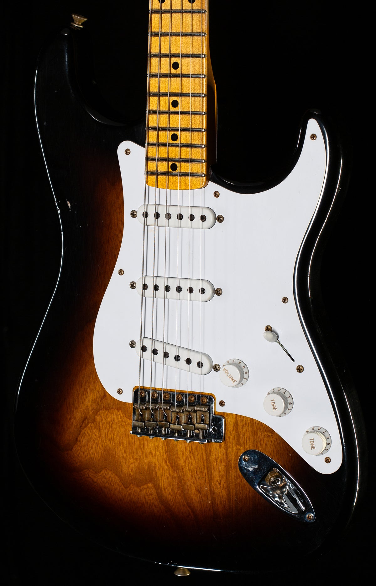 Fender Custom Shop Limited Edition 70th Anniversary 1954 Stratocaster Journeyman Relic, 1-Piece Quartersawn Maple Neck Fingerboard, Wide-Fade 2-Color Sunburst  (366)