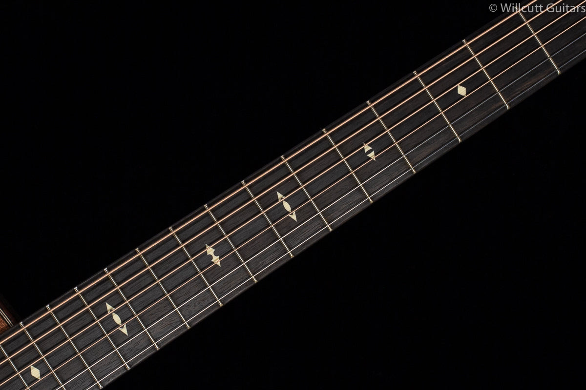 Taylor 517E Builders Edition V-Class Wild Honey Burst