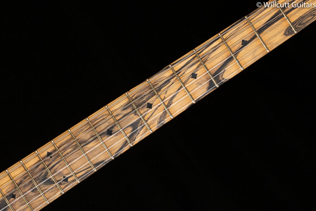 Knaggs Chesapeake Severn X Blue Green Burst T1 Quilt top, Moon Ebony