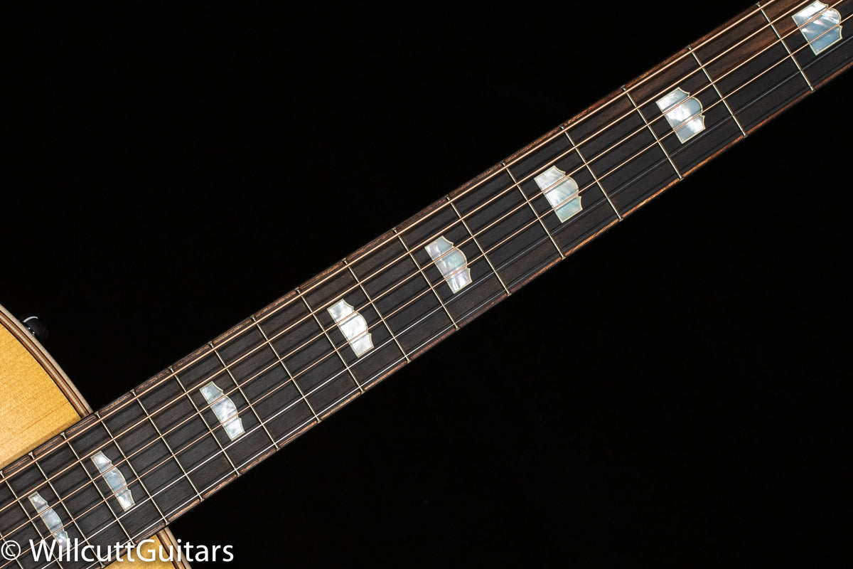 2022 Taylor 818e Grand Orchestra Sitka/Rosewood Antique Blonde (108)