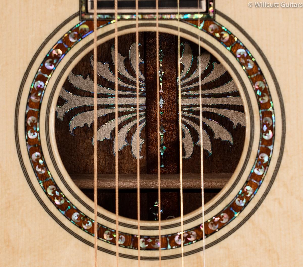 Martin Custom Shop 00 "The Ornamental" (557)