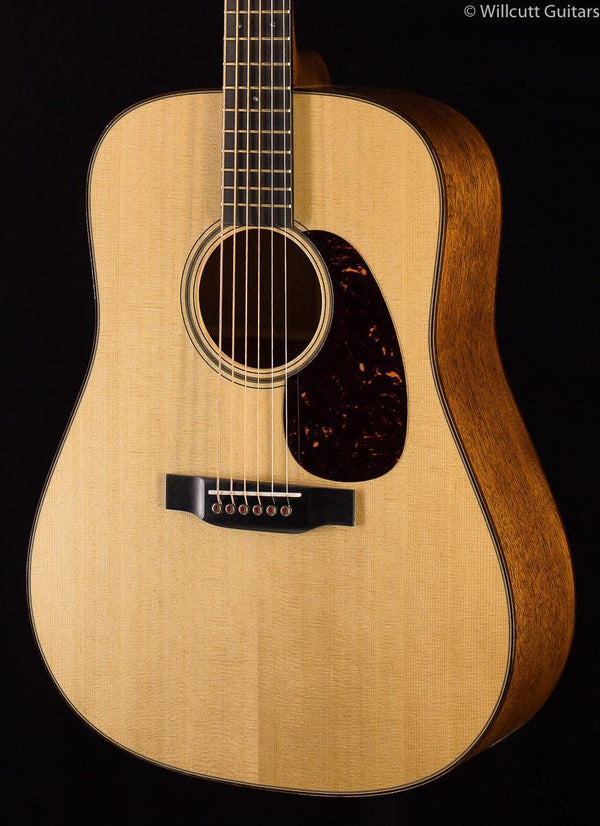 Martin D18 マーティン Martin D-18E Modern Deluxe Guitar & Case, with Fishman Aura