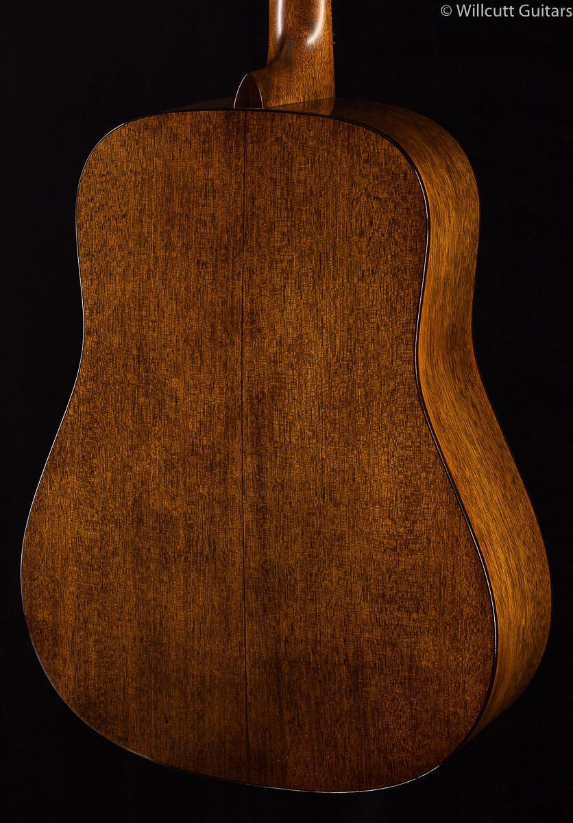 マーチン D18 Martin D-18 Modern Deluxe Acoustic Guitar | Martin Guitar