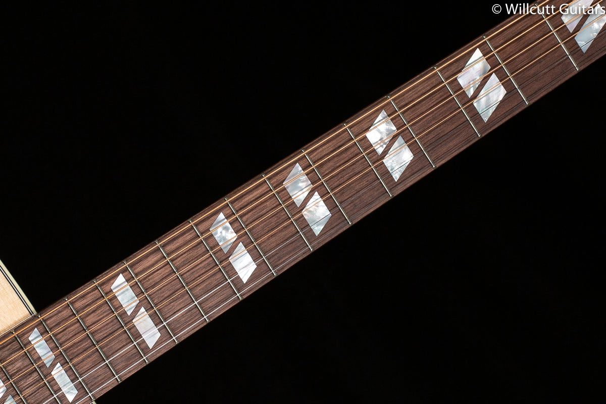 Gibson Hummingbird Studio Walnut Antique Natural