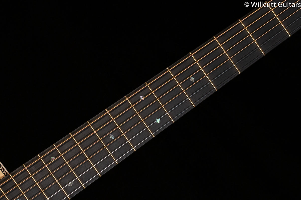 Martin OM-28E Modern Deluxe