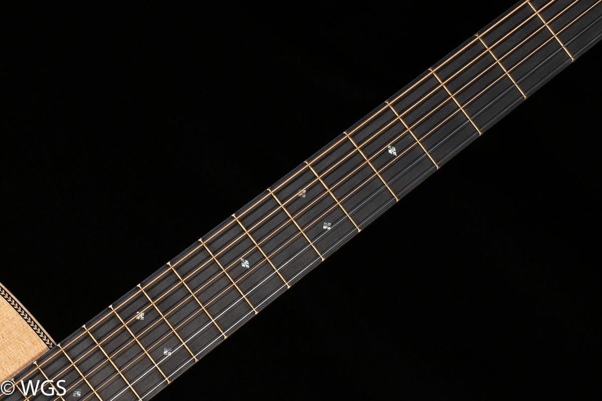 Martin D-28 Modern Deluxe