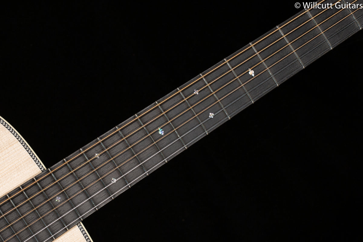 MARTIN CUSTOM SHOP D-28 AUTHENTIC 1937 (747)