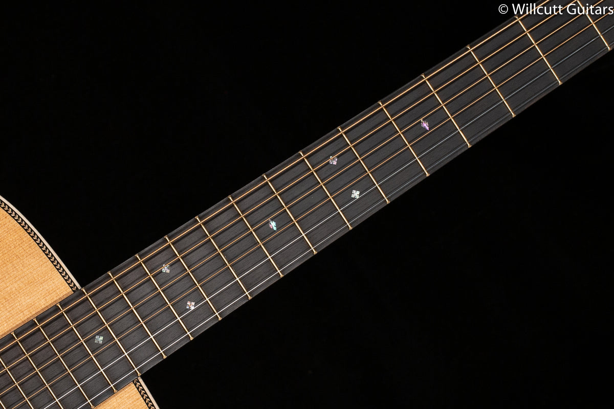 Martin OM-28E Modern Deluxe