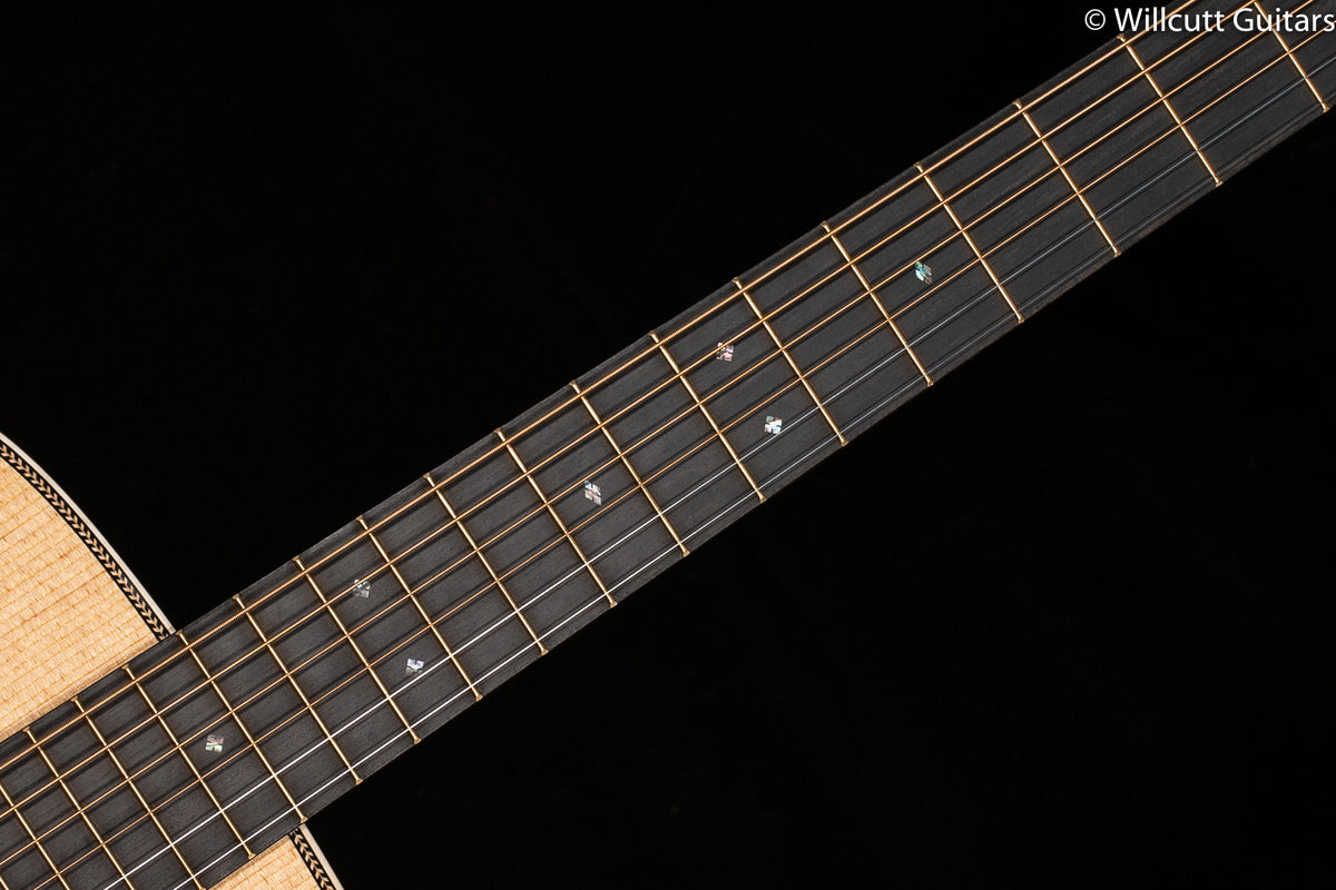 Martin OM-28E Modern Deluxe