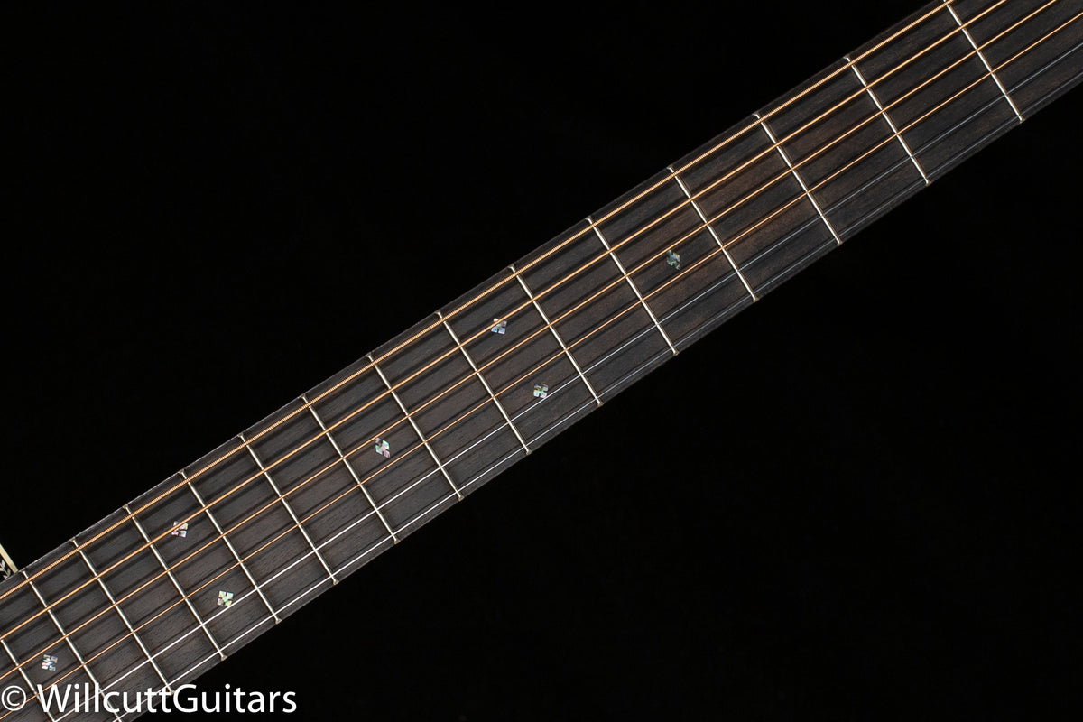 Martin HD-28 Sunburst (110)