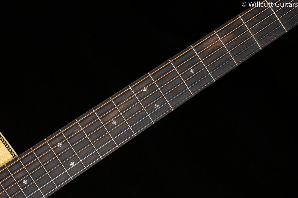 Martin HD-28 2024 Spec (584)