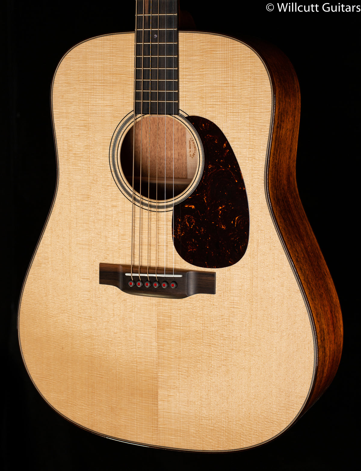 Martin D-18 Modern Deluxe (060)