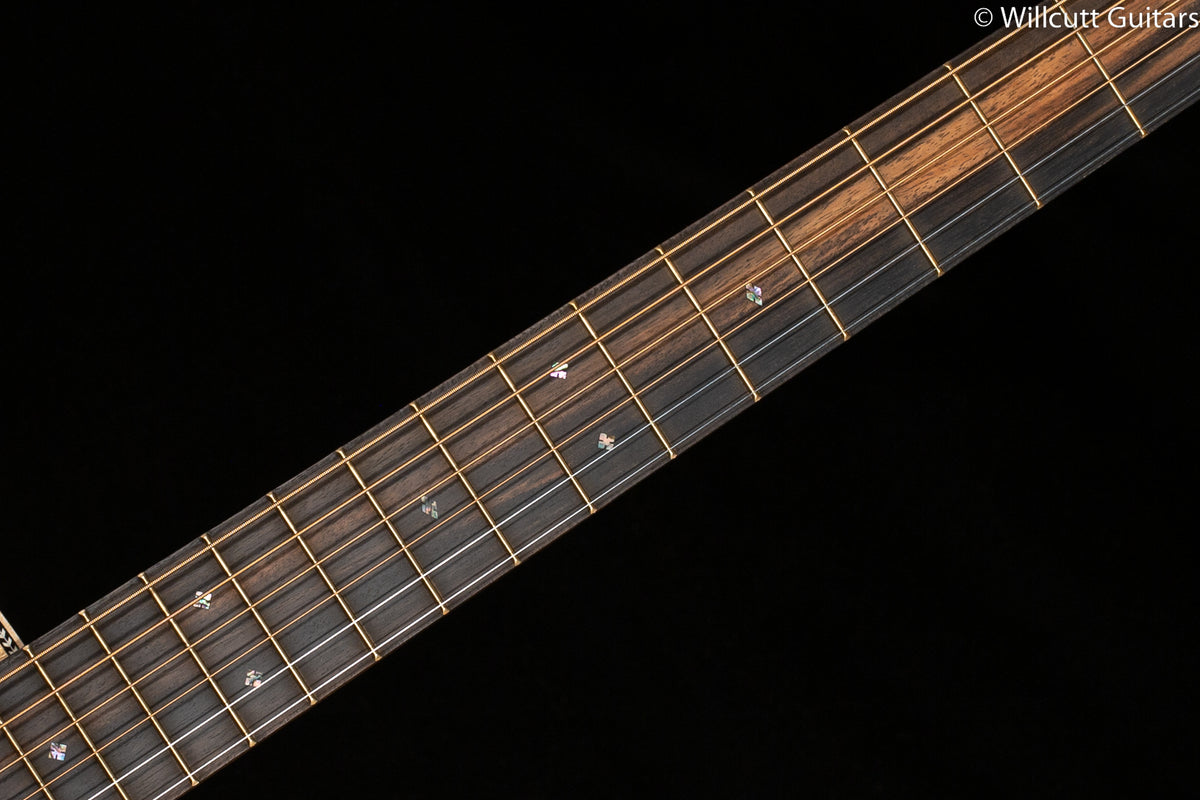 Martin D-28E Modern Deluxe (256)