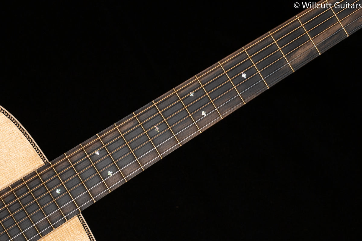 Martin OM-28 Modern Deluxe (019)
