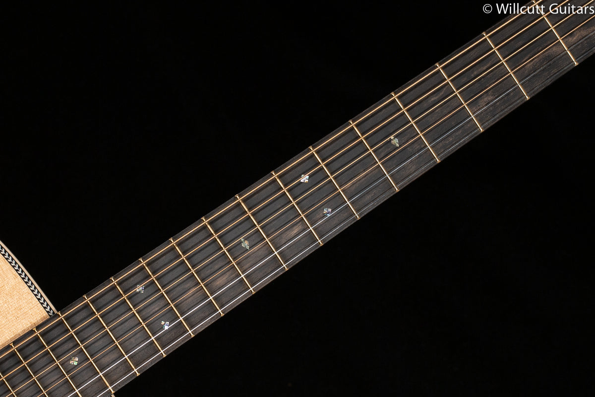 Martin D-28 Modern Deluxe (914)