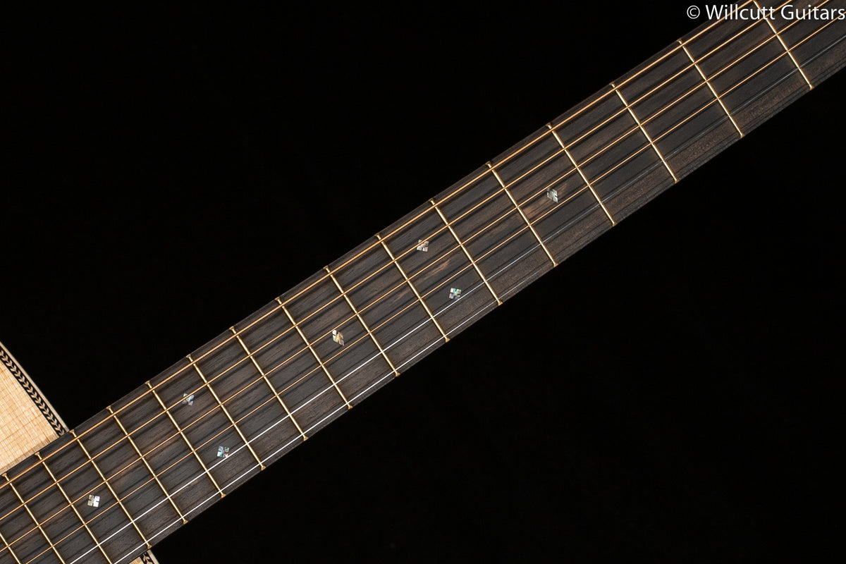 Martin 000-28E Modern Deluxe (470)