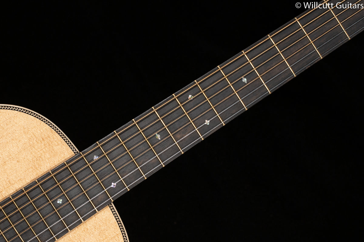 Martin 012-28 Modern Deluxe (835)