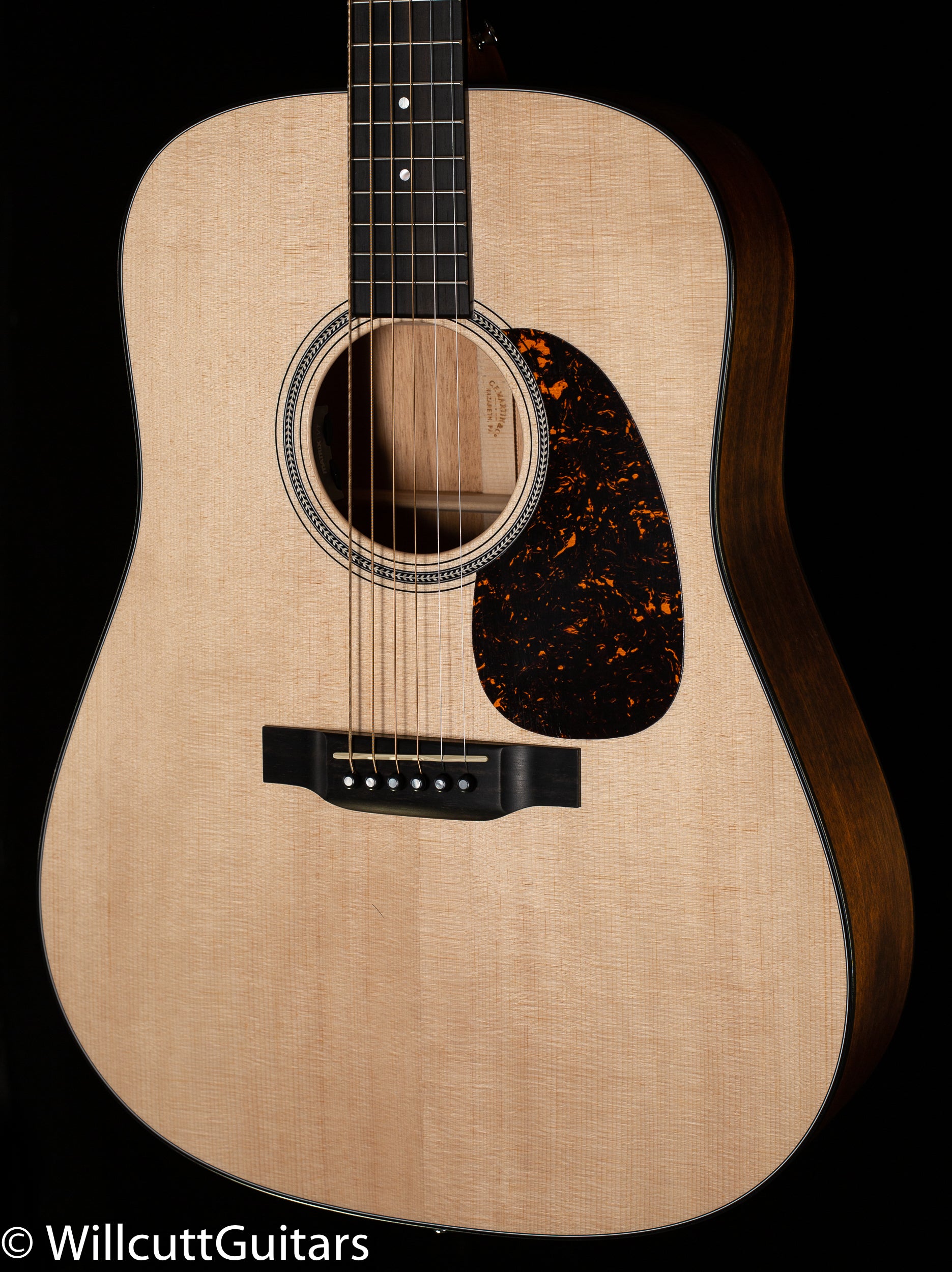 Martin D-16E Sitka/Mahogany (840) - Willcutt Guitars