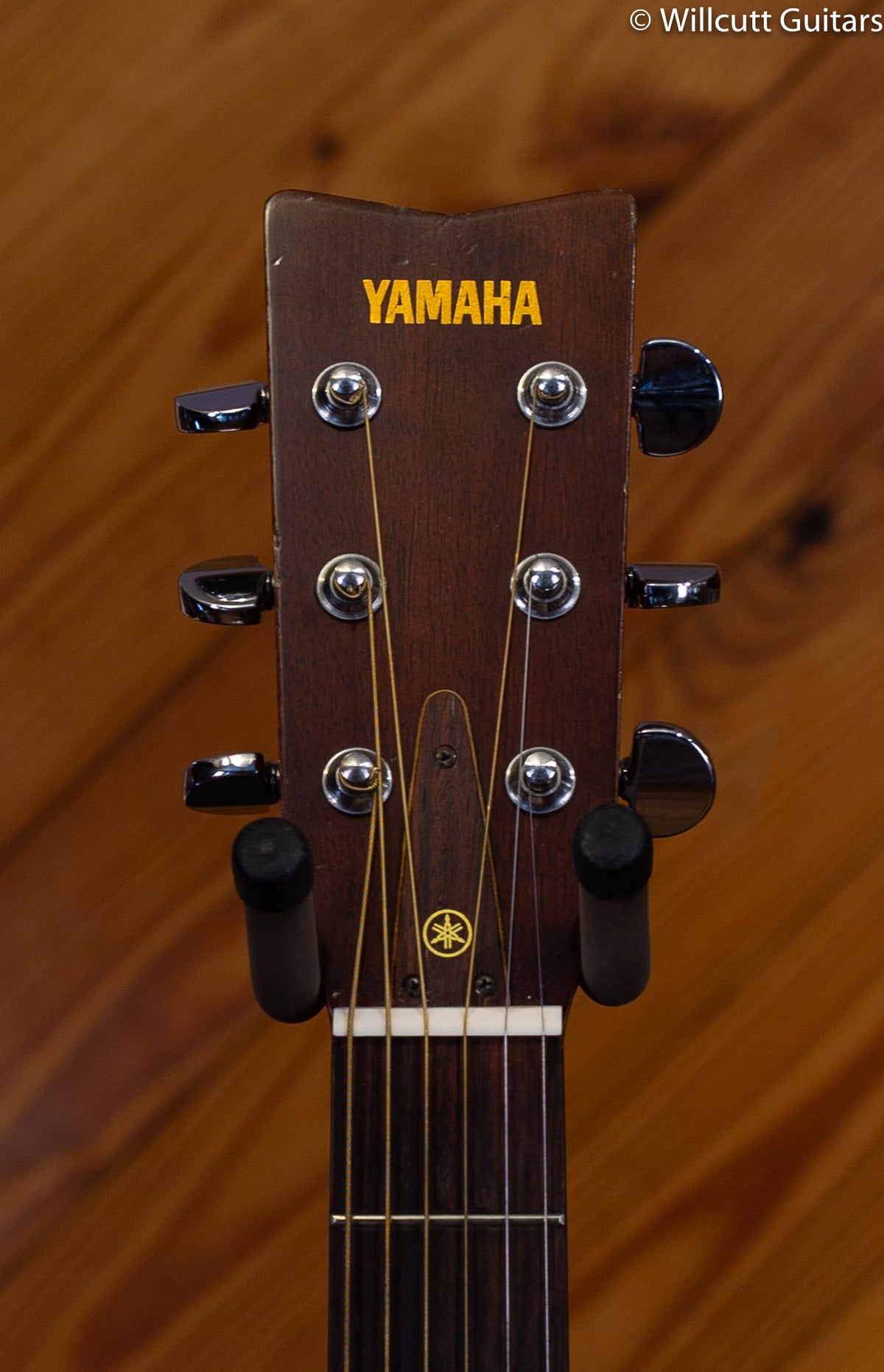 Yamaha USED FG-330 w/ chipboard case DEMO