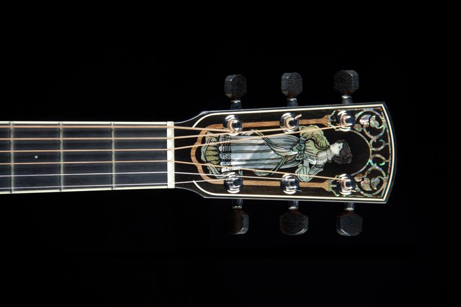 Larrivee LV-09 Quilted Maple Sophia Inlay (702)