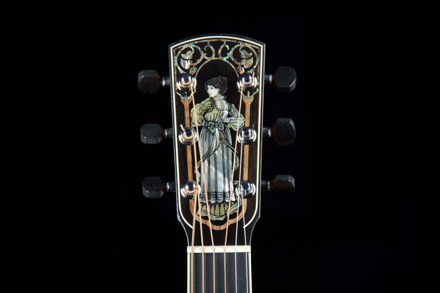 Larrivee LV-09 Quilted Maple Sophia Inlay (702)